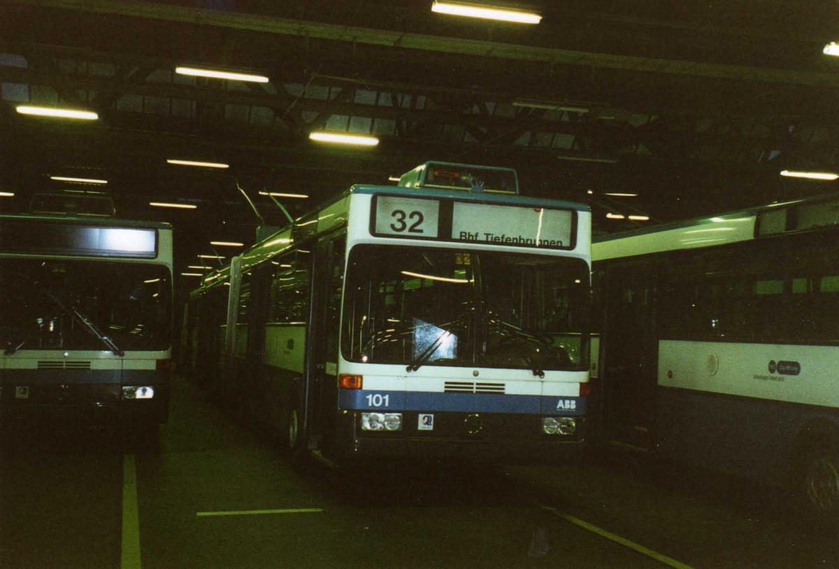 (123'105) - VBZ Zrich - Nr. 101 - Mercedes Gelenktrolleybus am 13. Dezember 2009 in Zrich, Garage Hardau