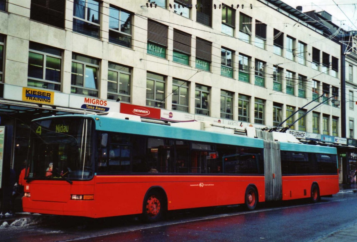 (123'225) - VB Biel - Nr. 88 - NAW/Hess Gelenktrolleybus am 23. Dezember 2009 in Biel, Guisanplatz