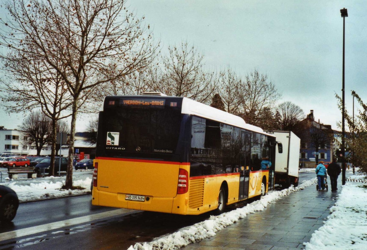 (123'326) - CarPostal Ouest - VD 335'348 - Mercedes am 23. Dezember 2009 beim Bahnhof Yverdon