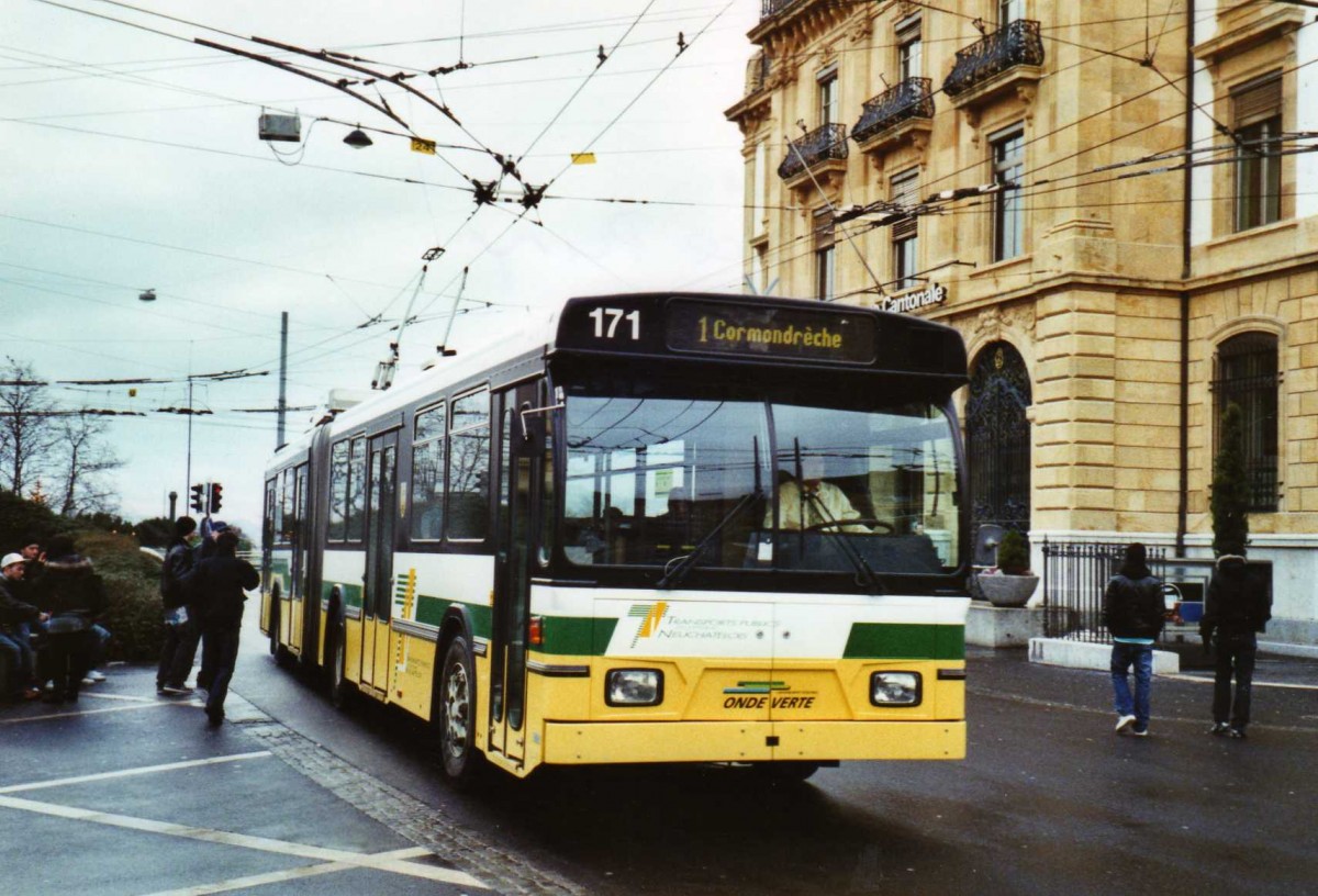 (123'334) - TN Neuchtel - Nr. 171 - FBW/Hess Gelenktrolleybus am 23. Dezember 2009 in Neuchtel, Place Pury