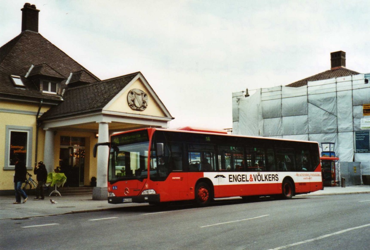 (124'806) - SWK Konstanz - Nr. 12/KN-C 1112 - Mercedes am 10. Mrz 2010 beim Bahnhof Konstanz