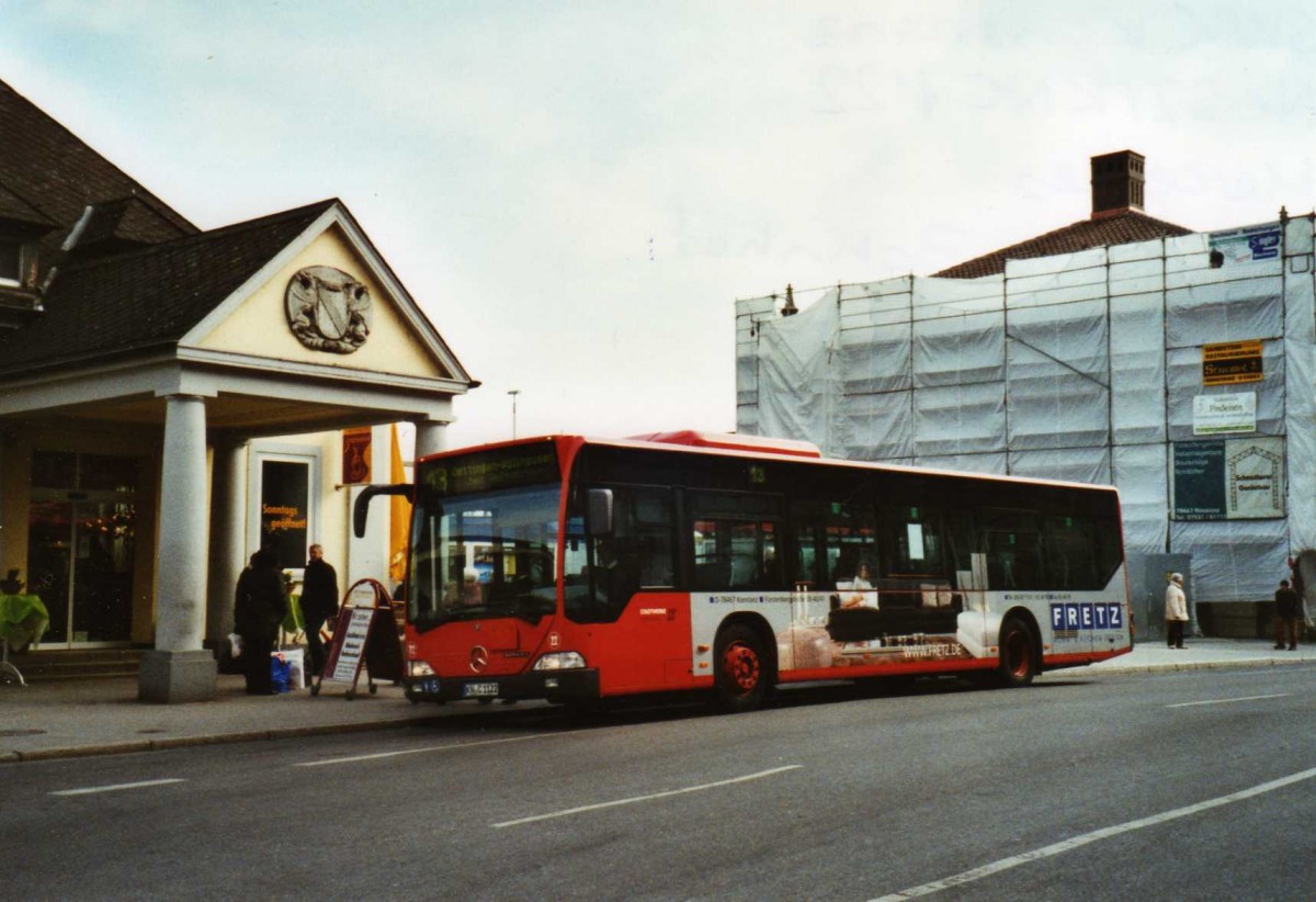 (124'815) - SWK Konstanz - Nr. 22/KN-C 1122 - Mercedes am 10. Mrz 2010 beim Bahnhof Konstanz
