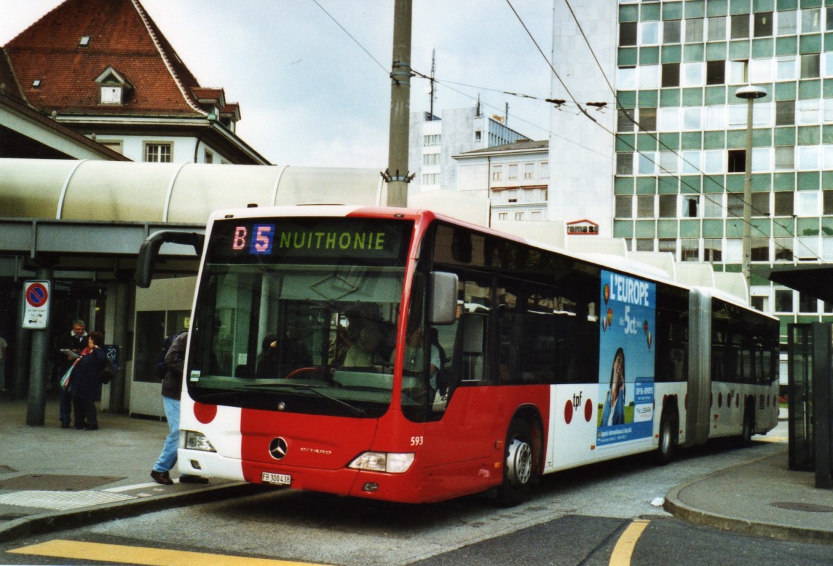 (126'415) - TPF Fribourg - Nr. 593/FR 300'438 - Mercedes am 19. Mai 2010 beim Bahnhof Fribourg