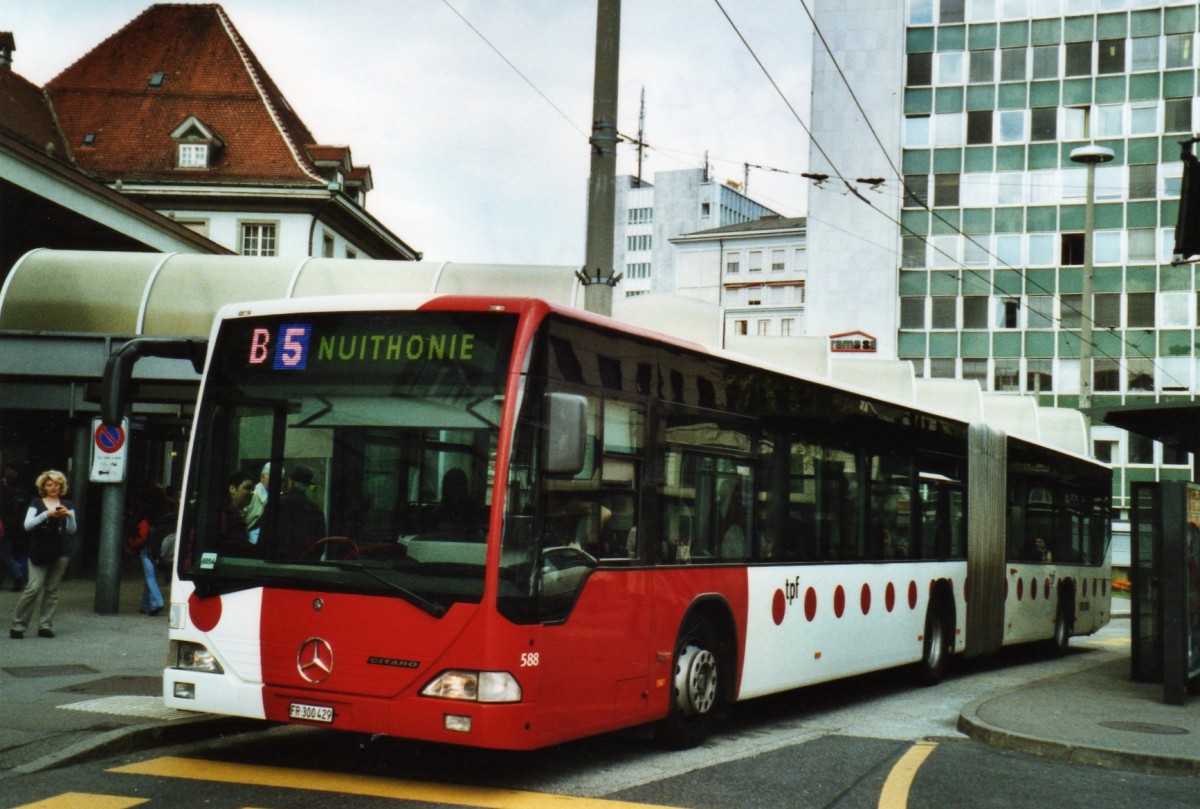 (126'422) - TPF Fribourg - Nr. 588/FR 300'429 - Mercedes am 19. Mai 2010 beim Bahnhof Fribourg