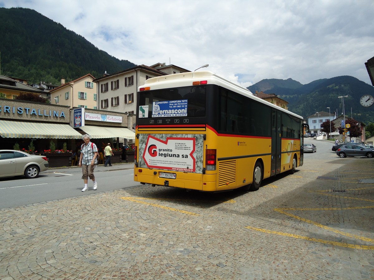 (127'580) - Marchetti, Airolo - Nr. 1/TI 304'207 - Setra am 4. Juli 2010 beim Bahnhof Airolo