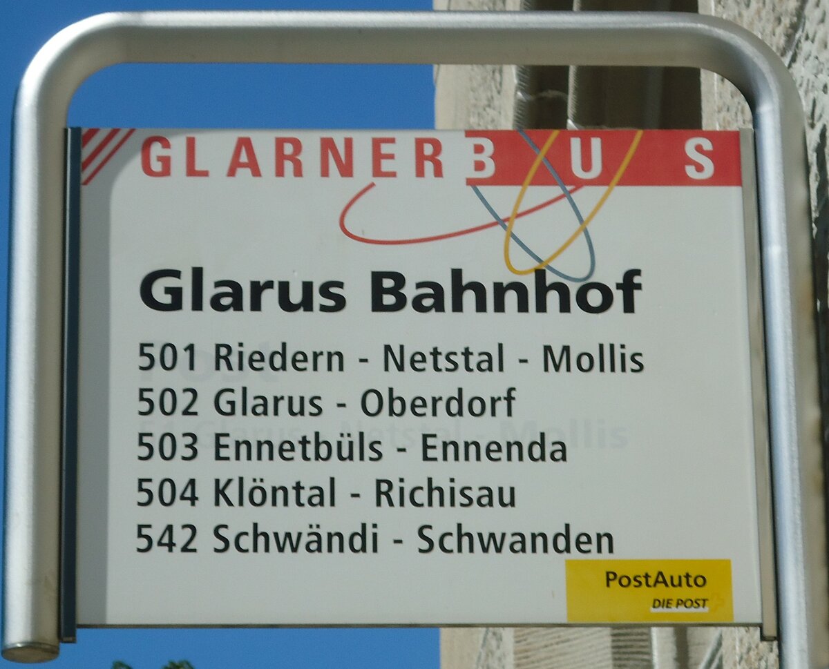 (128'258) - GLARNER BUS/PostAuto-Haltestellenschild - Glarus, Bahnhof - am 7. August 2010