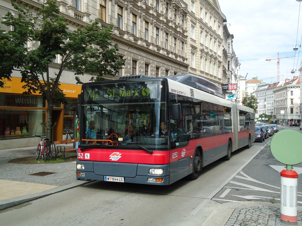 (128'372) - Wiener Linien - Nr. 8252/W 1644 LO - Grf&Stift am 9. August 2010 in Wien, Weyrgasse