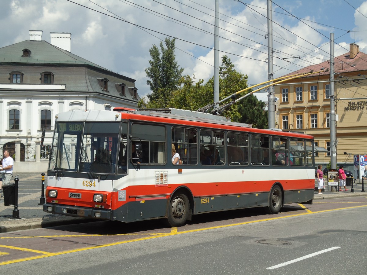 (128'520) - DPB Bratislava - Nr. 6294 - Skoda Trolleybus am 10. August 2010 in Bratislava, Hodzovo Nam.