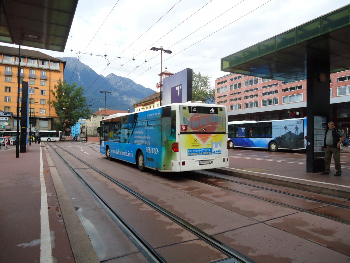 (128'679) - IVB Innsbruck - Nr. 995/I 995 IVB - Mercedes am 11. August 2010 beim Bahnhof Innsbruck