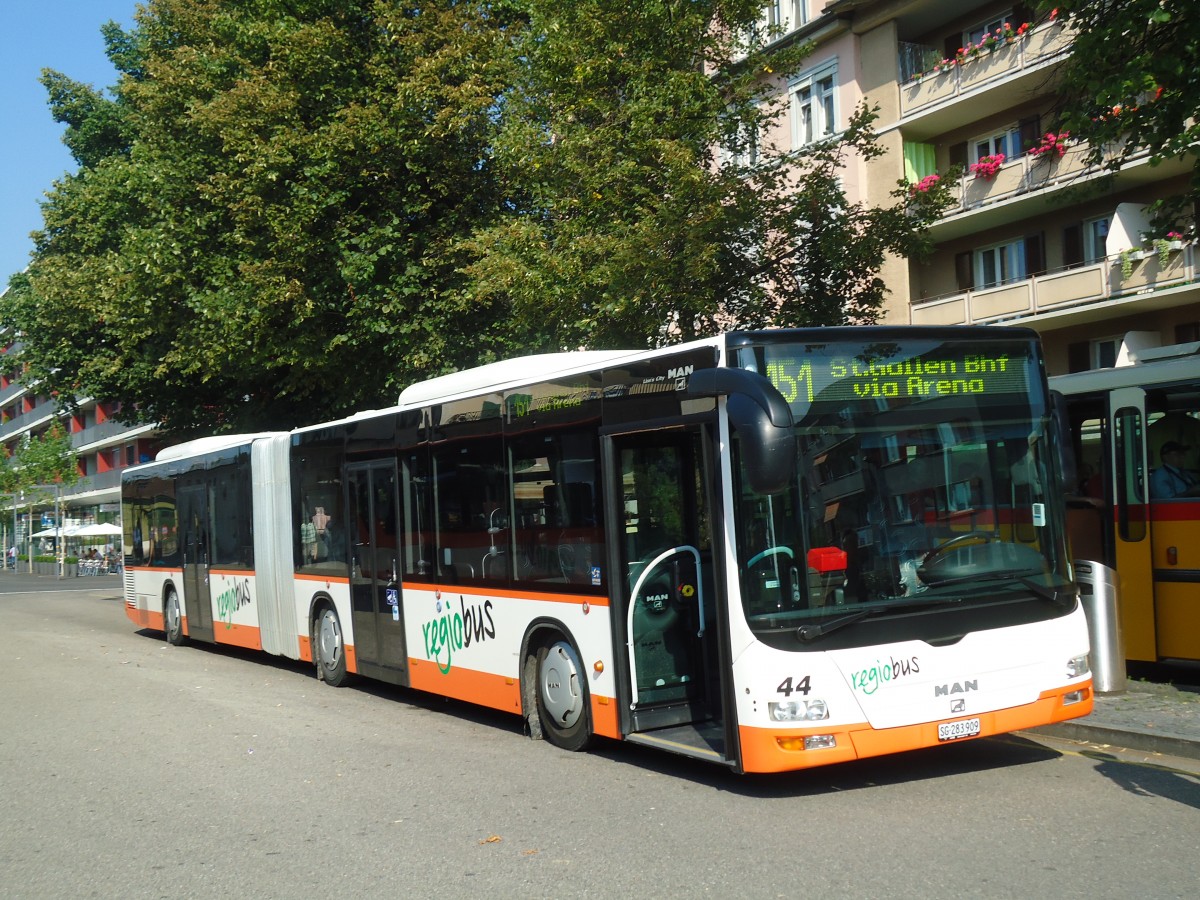 (128'782) - Regiobus, Gossau - Nr. 44/SG 283'909 - MAN am 21. August 2010 beim Bahnhof Gossau