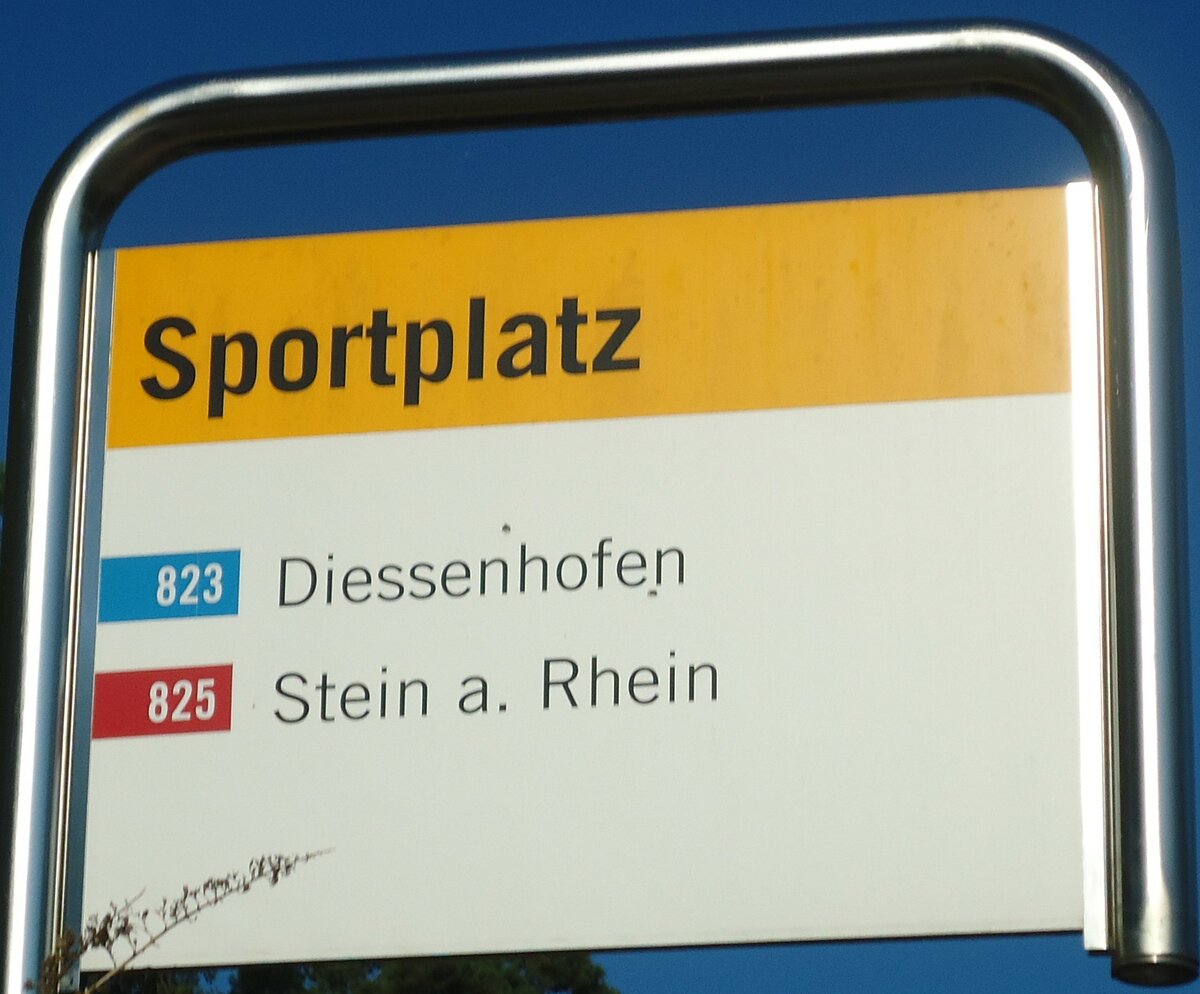 (128'907) - PostAuto-Haltestellenschild - Frauenfeld, Sportplatz - am 21. August 2010