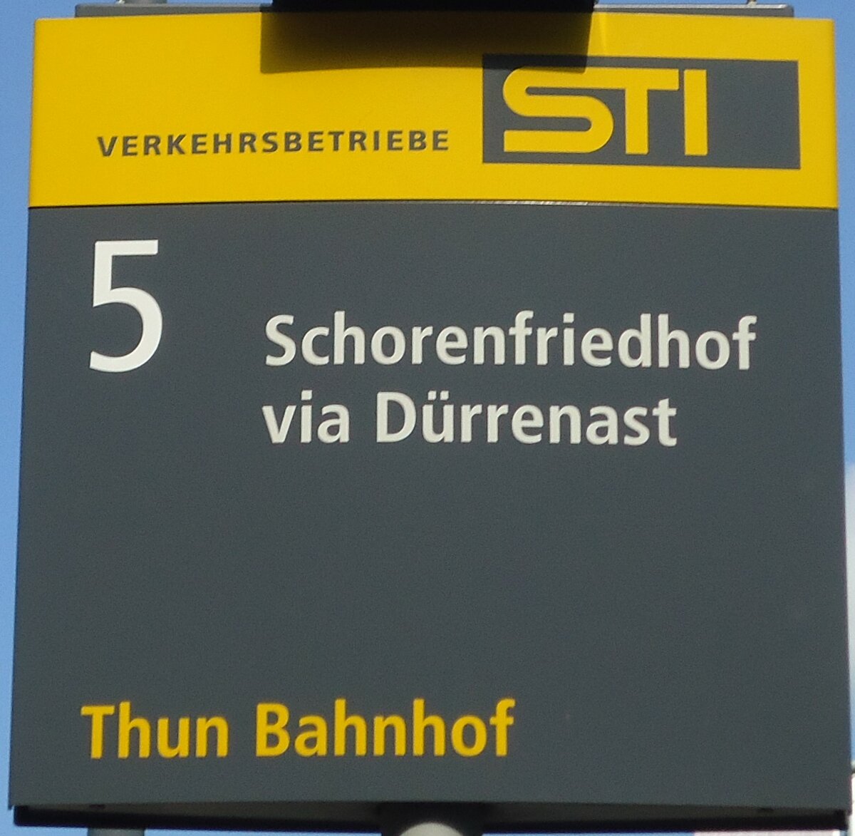 (129'296) - STI-Haltestellenschild - Thun, Bahnhof - am 4. September 2010