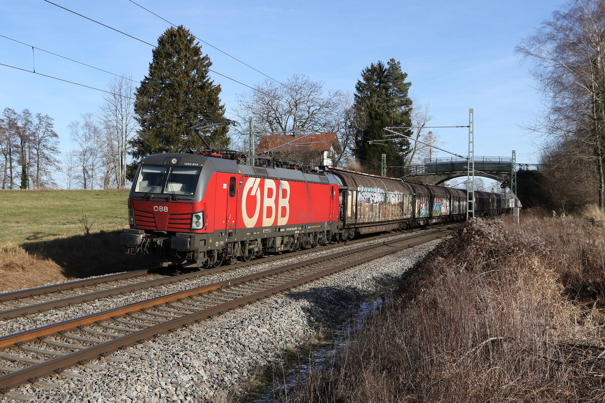 1293 013 aus Salzburg kommend am 1. Januar 2025 bei �bersee am Chiemsee.