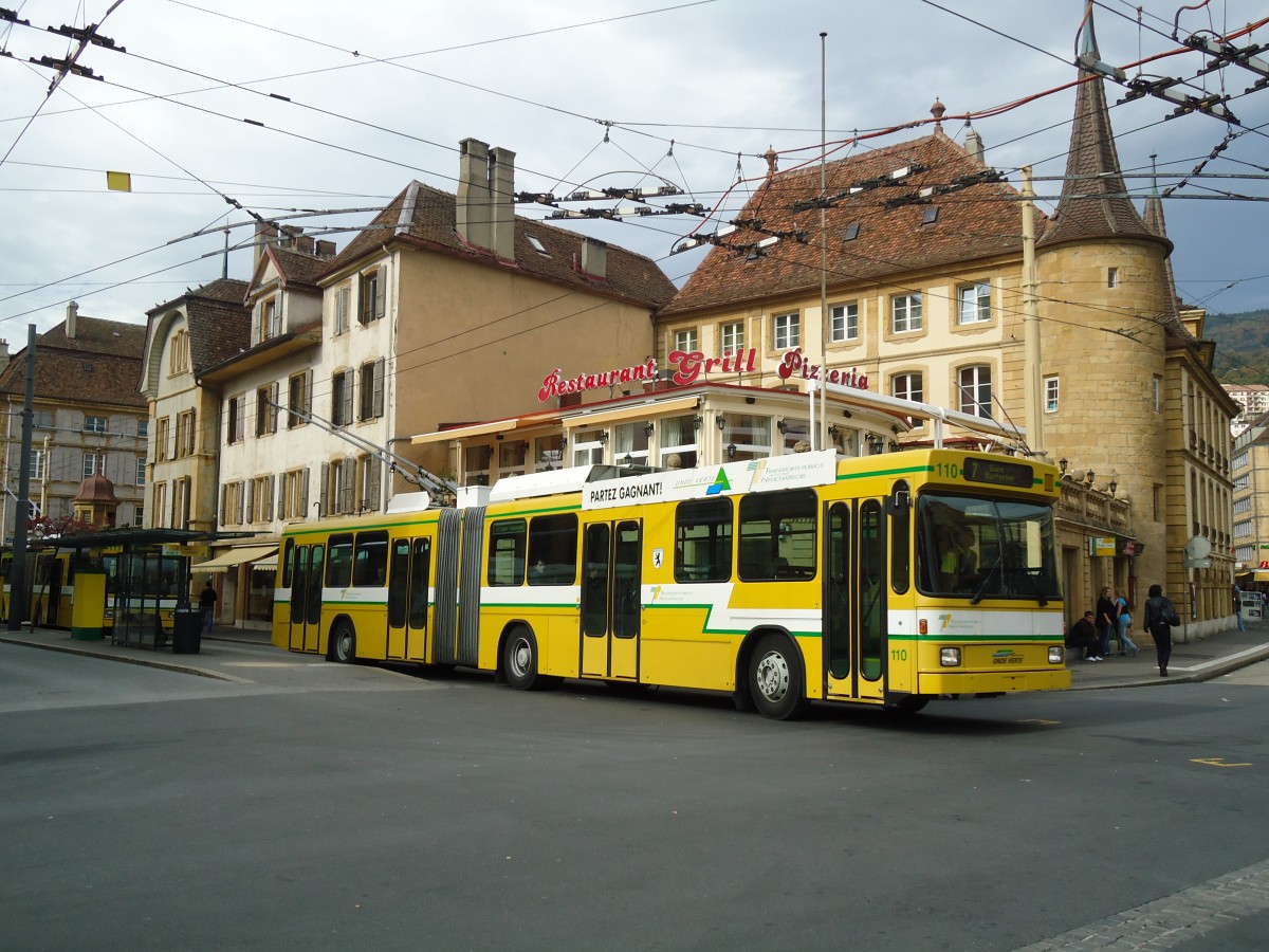 (130'232) - TN Neuchtel - Nr. 110 - NAW/Hess Gelenktrolleybus am 4. Oktober 2010 in Neuchtel, Place Pury