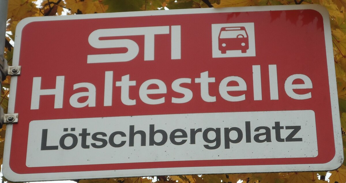 (130'308) - STI-Haltestellenschild - Spiez, Ltschbergplatz - am 11. Oktober 2010