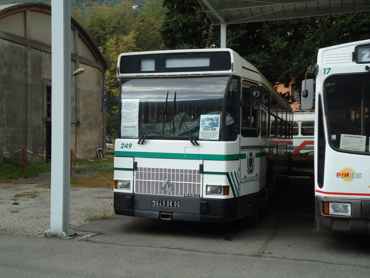 (130'708) - Muse Bus, Breil-sur-Roya - Nr. 249/9649 UK 06 - Renault am 16. Oktober 2010 in Breil-sur-Roya, Museum