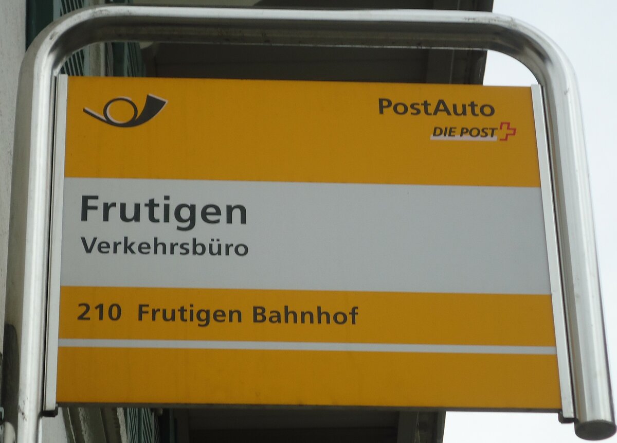 (130'997) - PostAuto-Haltestellenschild - Frutigen, Verkehrsbro - am 15. November 2010