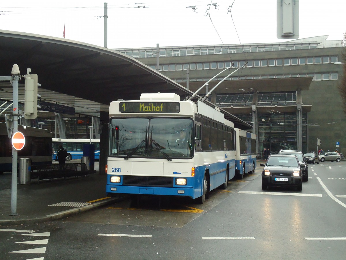 (131'450) - VBL Luzern - Nr. 268 - NAW/R&J-Hess Trolleybus am 8. Dezember 2010 beim Bahnhof Luzern