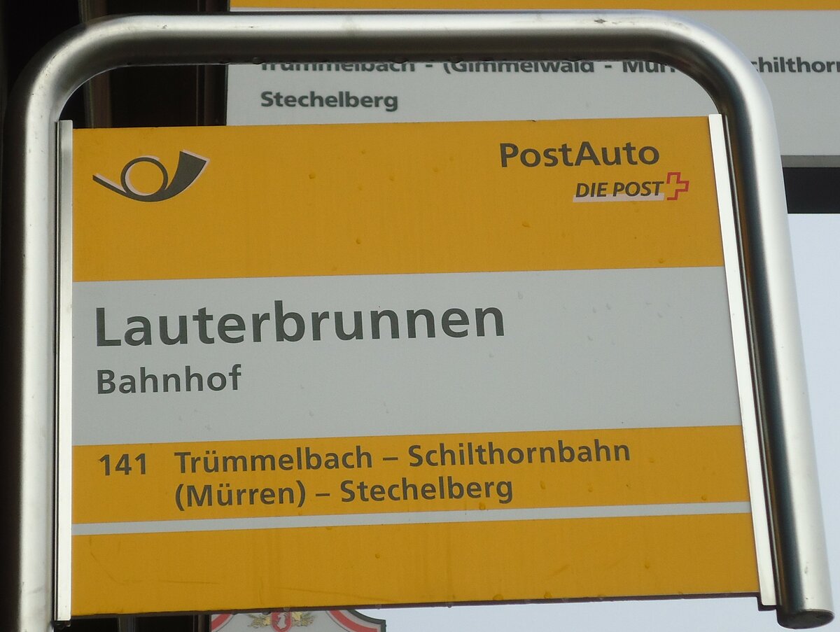 (131'837) - PostAuto-Haltestellenschild - Lauterbrunnen, Bahnhof - am 30. Dezember 2010
