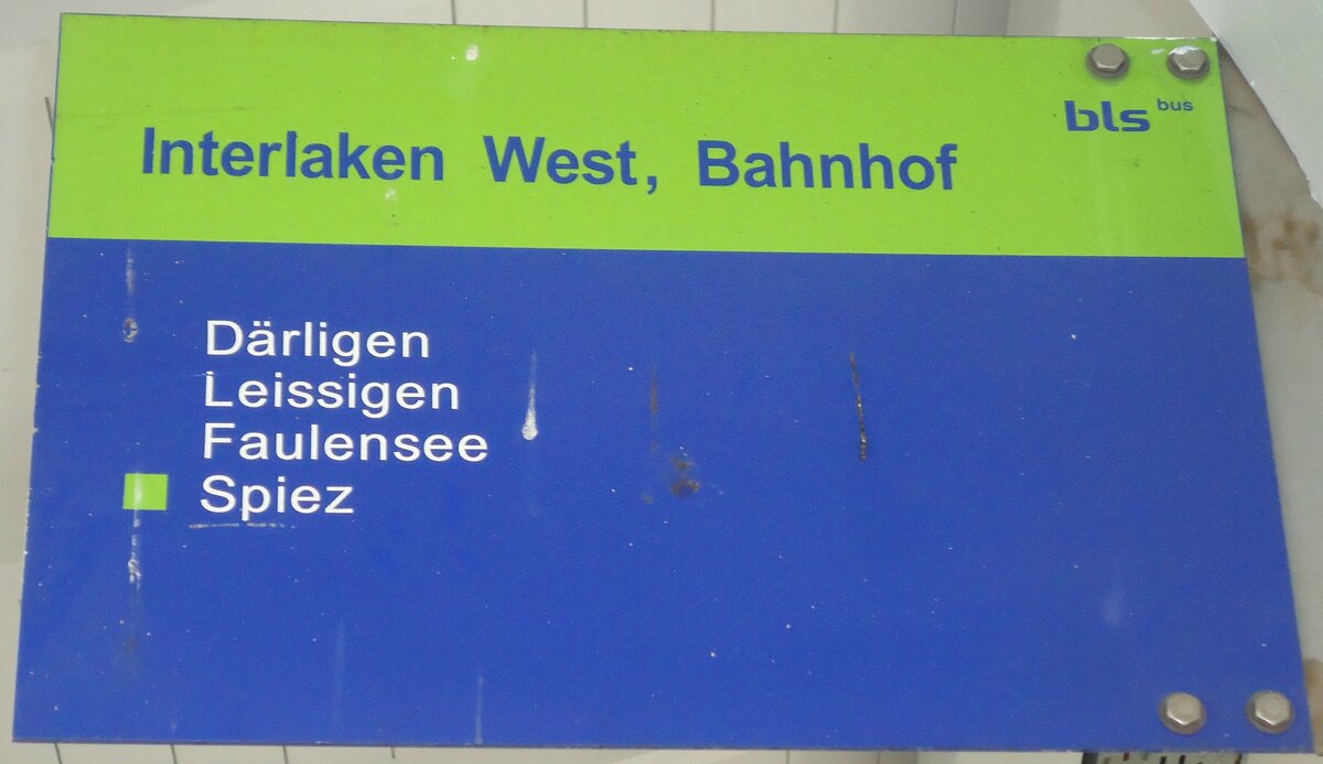 (131'915) - bls bus-Haltestellenschild - Interlaken West, Bahnhof - am 31. Dezember 2010