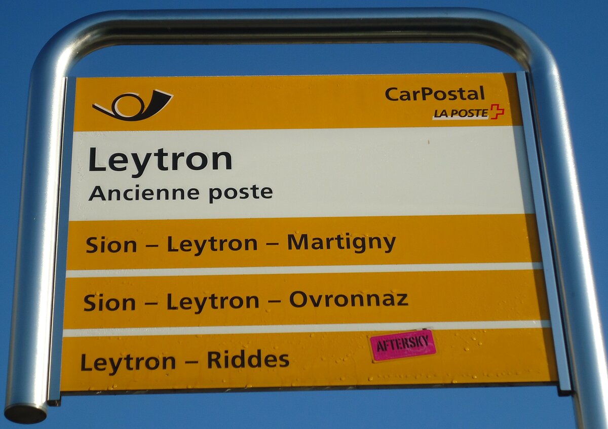 (131'933) - PostAuto-Haltestellenschild - Leytron, Ancienne poste - am 2. Januar 2011