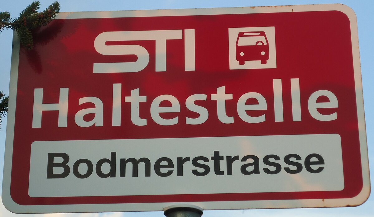 (133'357) - STI-Haltestellenschild - Gwatt, Bodmerstrasse - am 21. April 2011