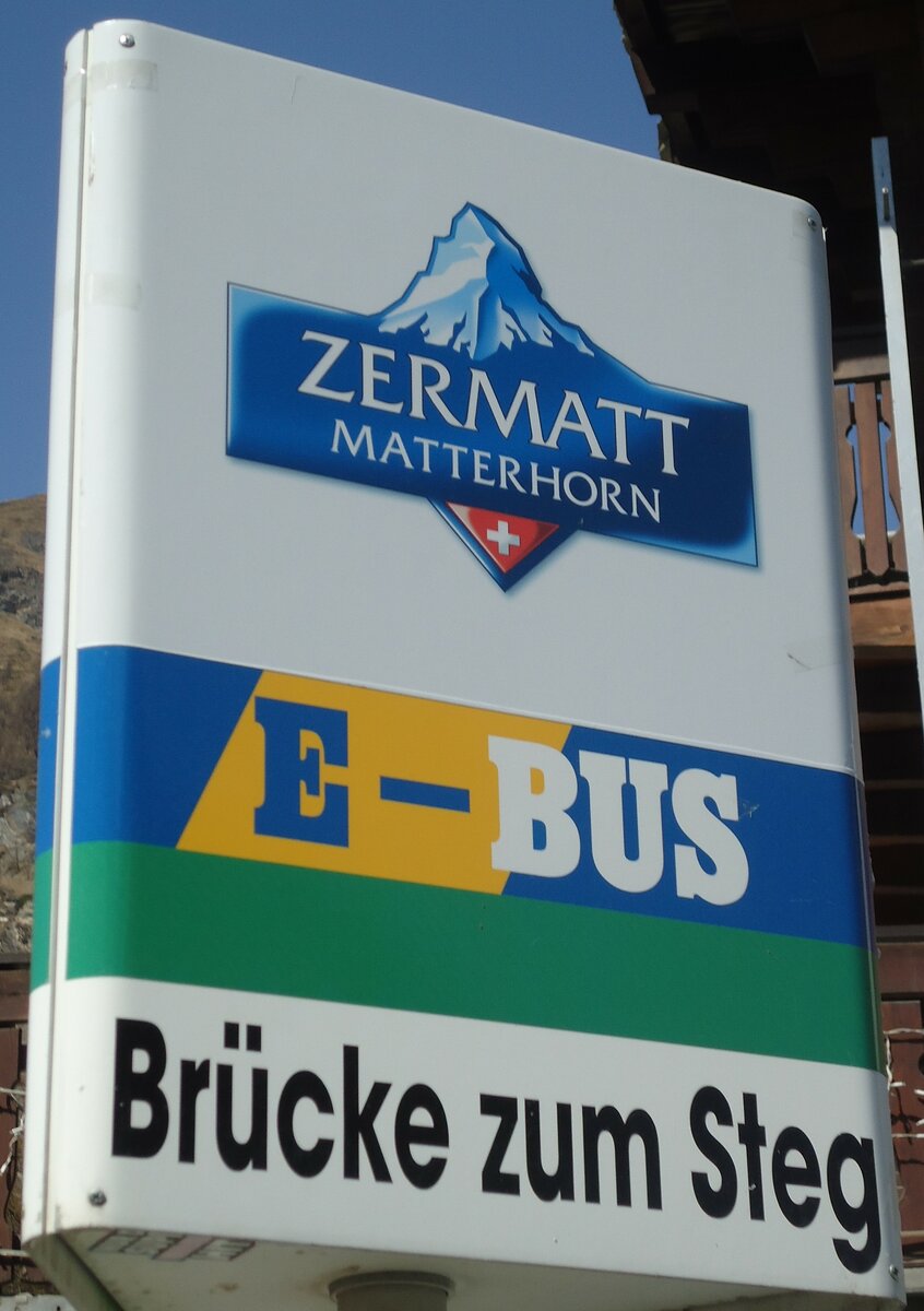 (133'370) - E-BUS-Haltestellenschild - Zermatt, Brcke zum Steg - am 22. April 2011
