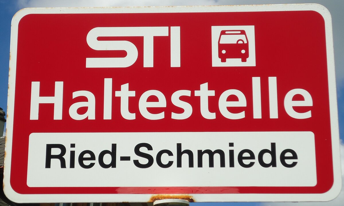 (133'871) - STI-Haltestellenschild - Unterlangenegg, Ried-Schmiede - am 28. Mai 2021
