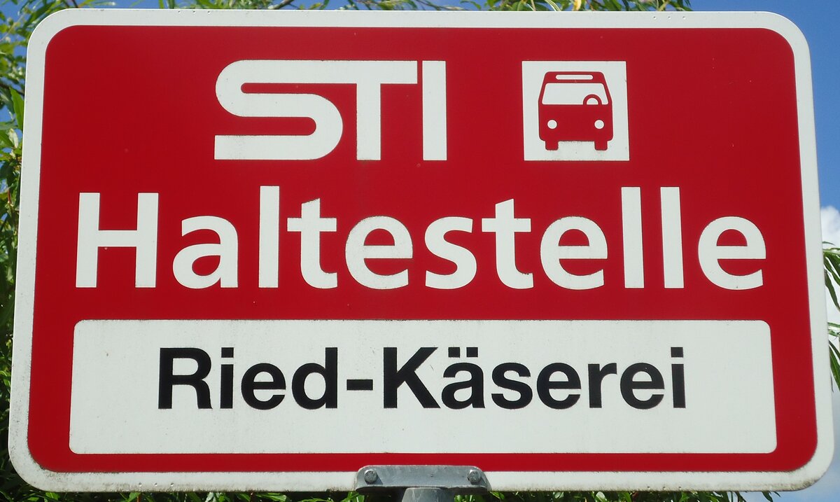 (133'872) - STI-Haltestellenschild - Unterlangenegg, Ried-Kserei - am 28. Mai 2011