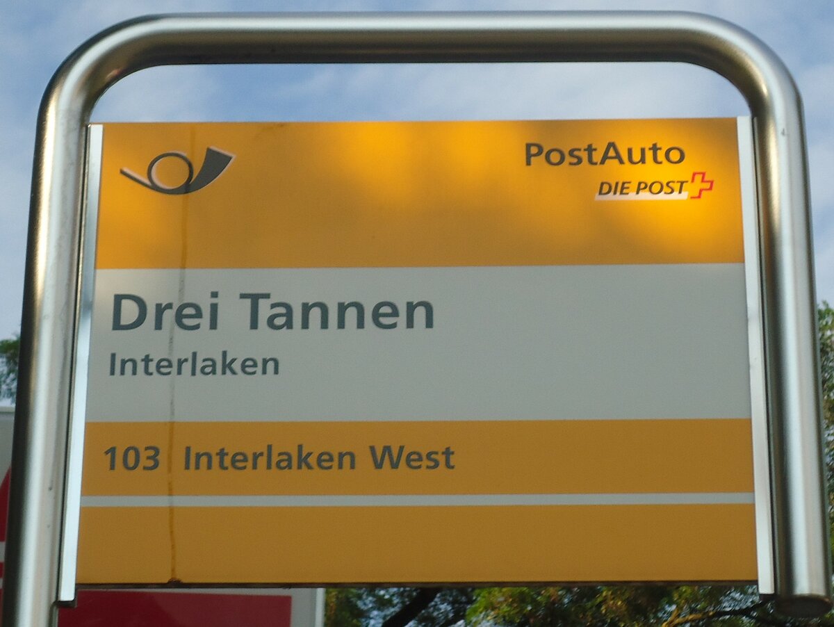 (134'563) - PostAuto-Haltestellenschild - Interlaken, Drei Tannen - am 27. Juni 2011