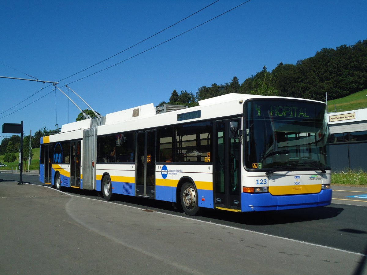 (134'964) - TC La Chaux-de-Fonds - Nr. 123 - NAW/Hess Gelenktrolleybus am 11. Juli 2011 in La Chaux-de-Fonds, Eplatures