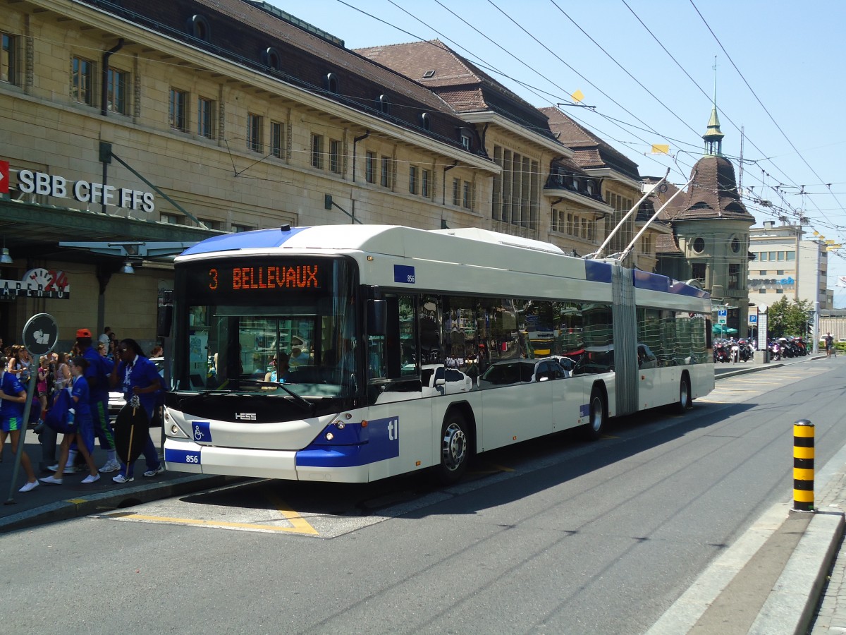 (135'104) - TL Lausanne - Nr. 856 - Hess/Hess Gelenktrolleybus am 12. Juli 2011 beim Bahnhof Lausanne