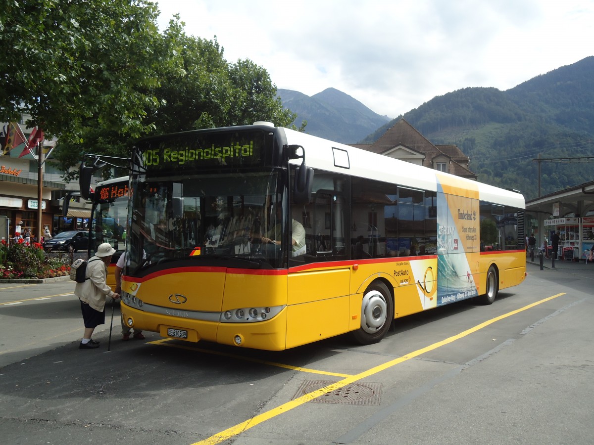 (135'177) - PostAuto Bern - BE 610'539 - Solaris am 15. Juli 2011 beim Bahnhof Interlaken West