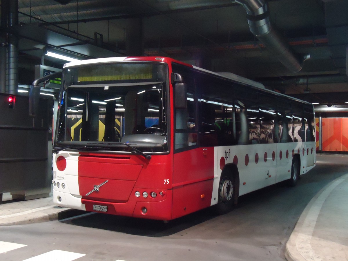 (135'318) - TPF Fribourg - Nr. 75/FR 300'229 - Volvo am 25. Juli 2011 in Fribourg, Busbahnhof
