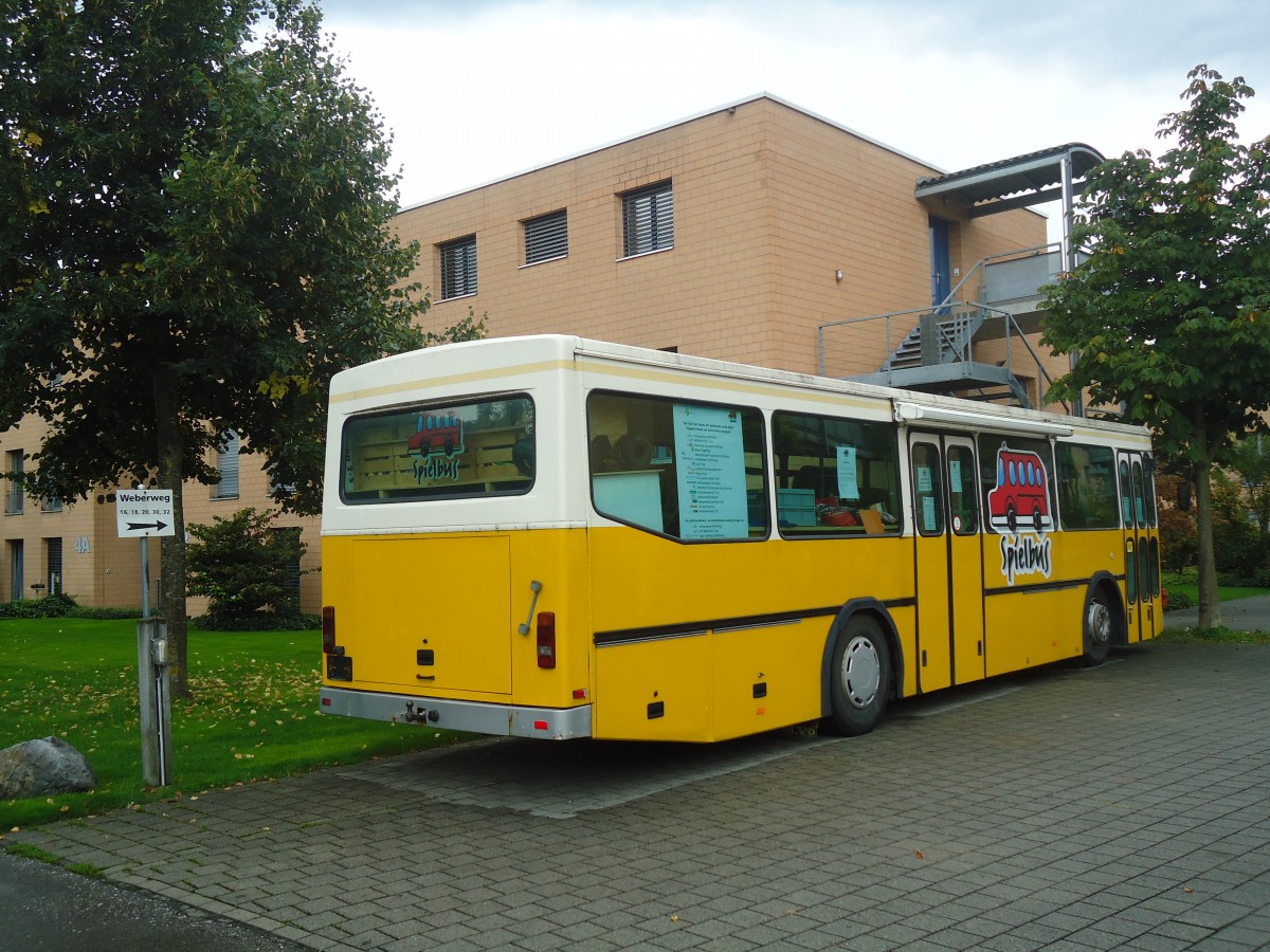 (135'990) - Kirchgemeinde, Steffisburg - Volvo/FHS (ex STI Thun Nr. 6; ex TSG Blumenstein Nr. 6) am 17. September 2011 in Steffisburg, Weberweg