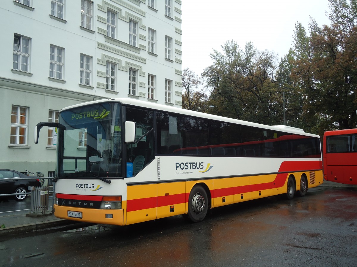 (136'576) - PostBus - PT 15'587 - Setra am 7. Oktober 2011 in Graz, Andreas-Hofer-Platz