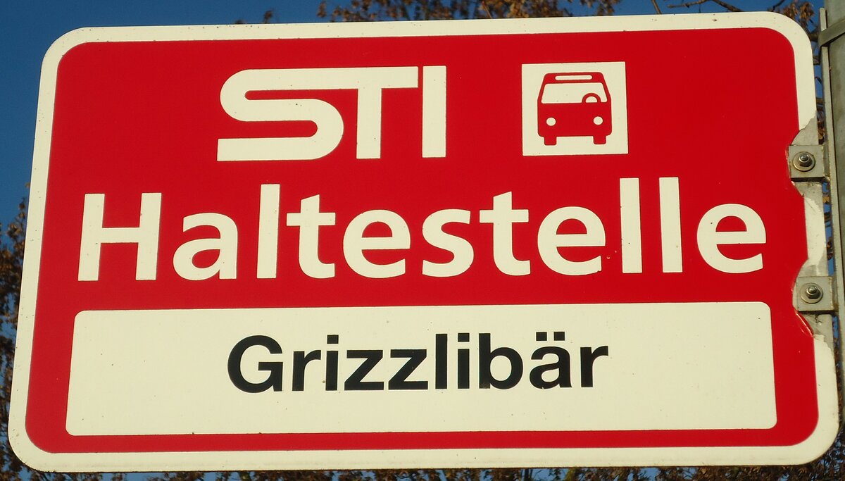 (136'797) - STI-Haltestellenschild - Lngenbhl, Grizzlibr - am 22. November 2011