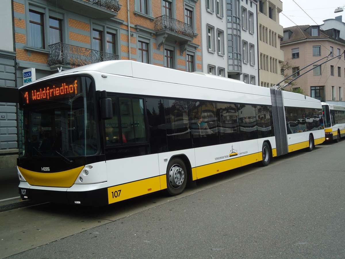 (136'982) - VBSH Schaffhausen - Nr. 107 - Hess/Hess Gelenktrolleybus am 24. November 2011 beim Bahnhof Schaffhausen