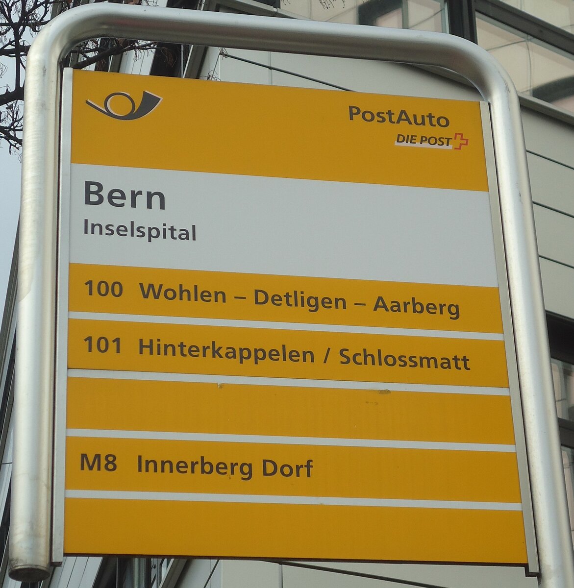 (137'583) - PostAuto-Haltestellenschild - Bern, Inselspital - am 9. Januar 2012