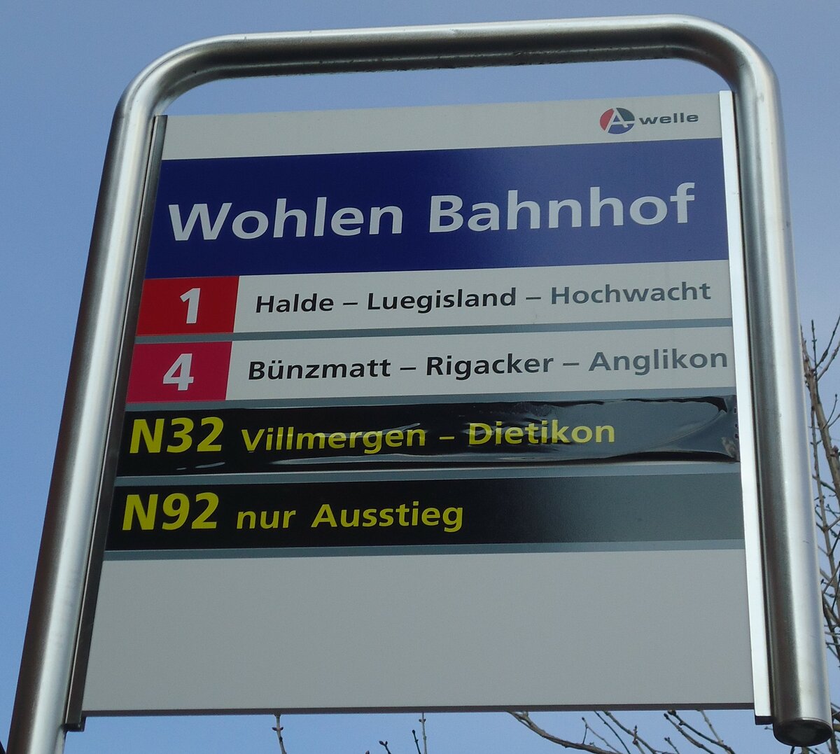 (138'061) - A-welle-Haltestellenschild - Wohlen, Bahnhof - am 6. Mrz 2012