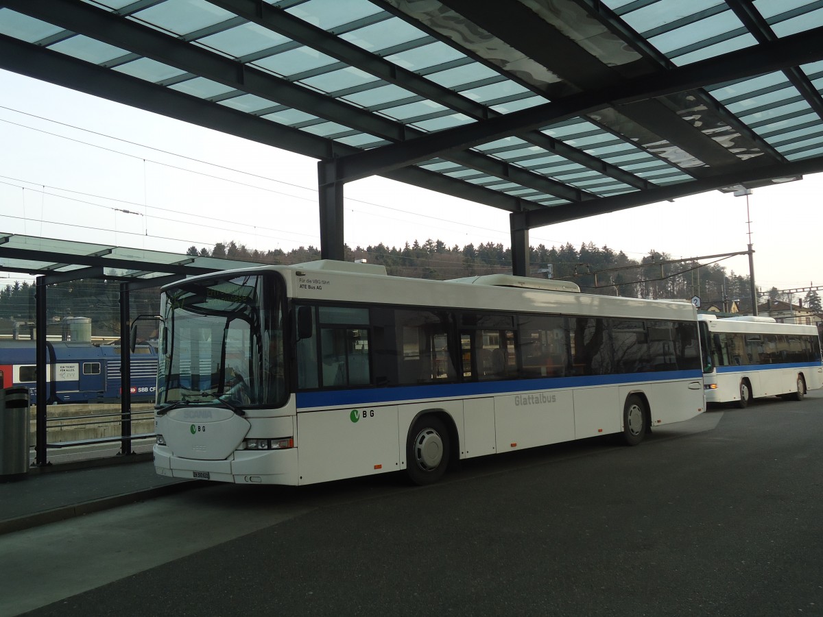 (138'146) - ATE Bus, Effretikon - Nr. 46/ZH 392'631 - Scania/Hess (ex Nr. 48) am 7. Mrz 2012 beim Bahnhof Effretikon