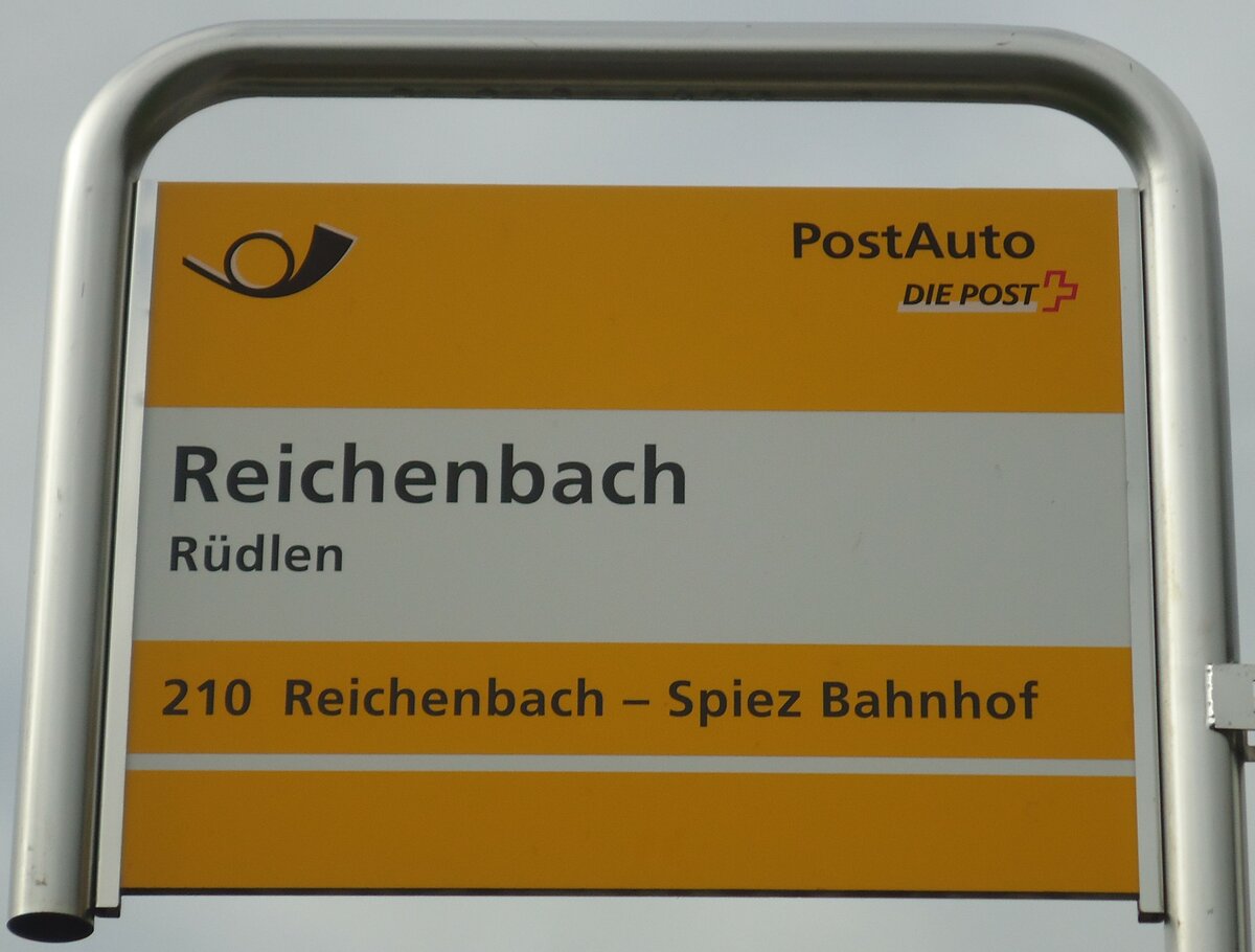 (138'435) - PostAuto-Haltestellenschild - Reichenbach, Rdlen - am 6. April 2012