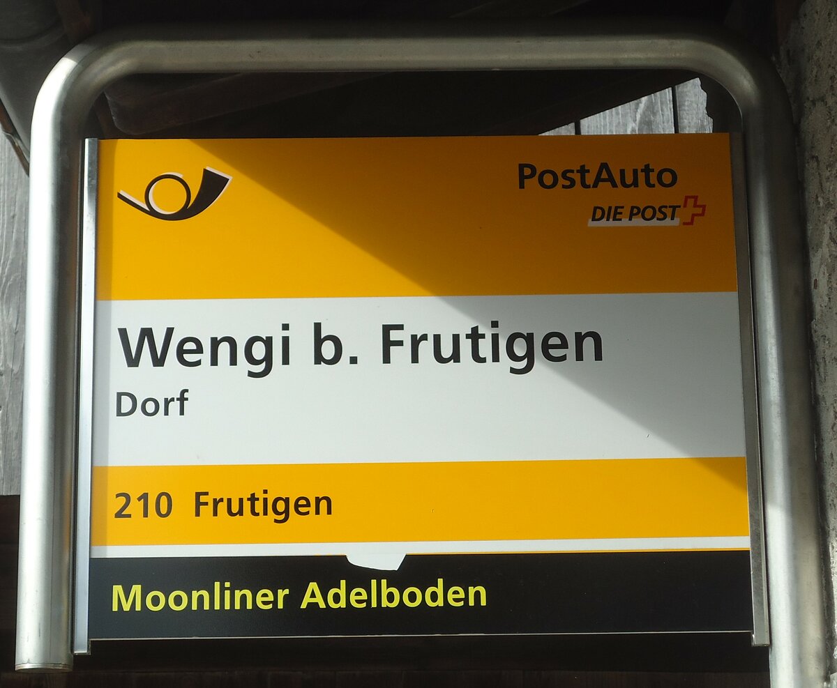 (138'440) - PostAuto-Haltestellenschild - Wengi b. Frutigen, Dorf - am 6. April 2012