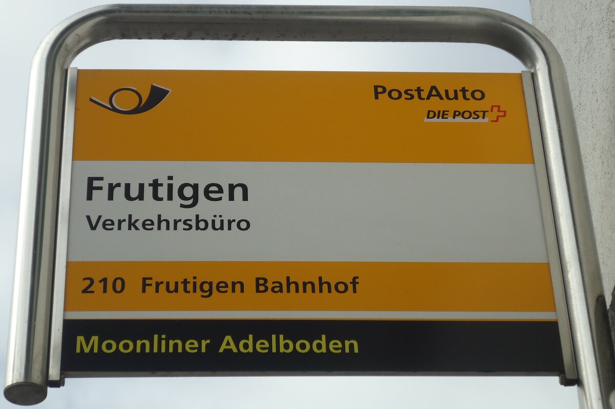(138'446) - PostAuto-Haltestellenschild - Frutigen, Verkehrsbro - am 6. April 2012