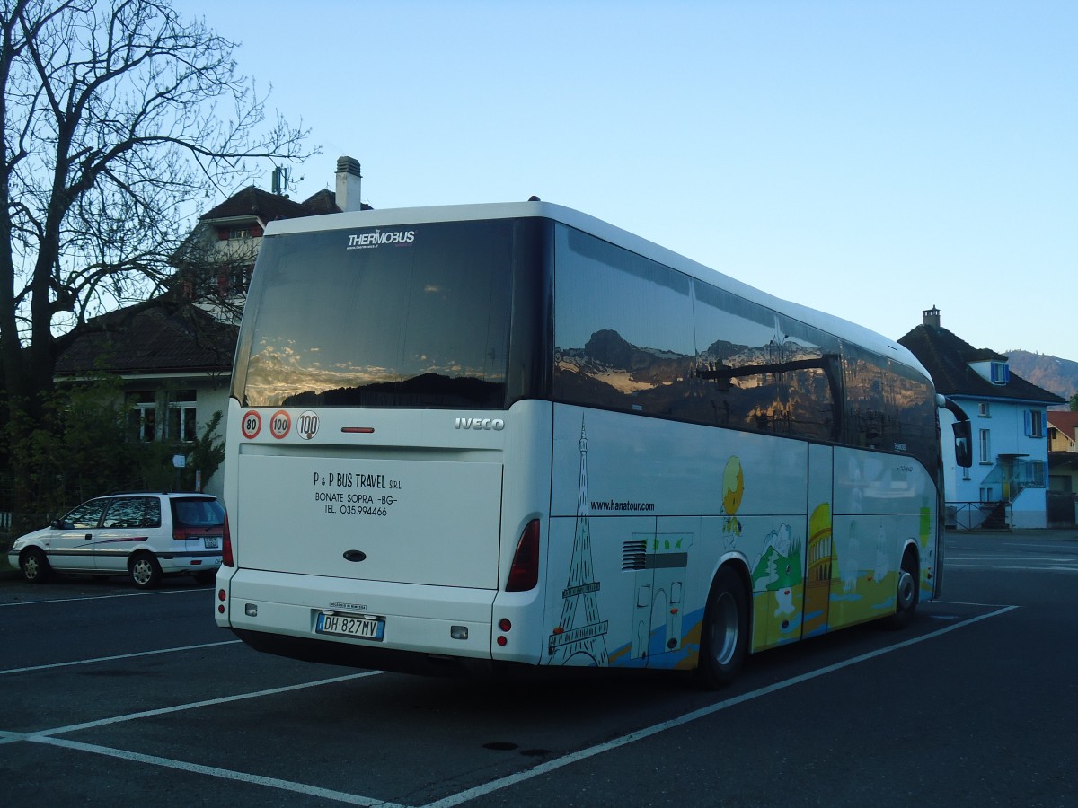 (138'605) - Aus Italien: Peroni, Bonate Sopra - Nr. 2/DH-827 MV - Irisbus am 3. Mai 2012 in Thun, Seestrasse