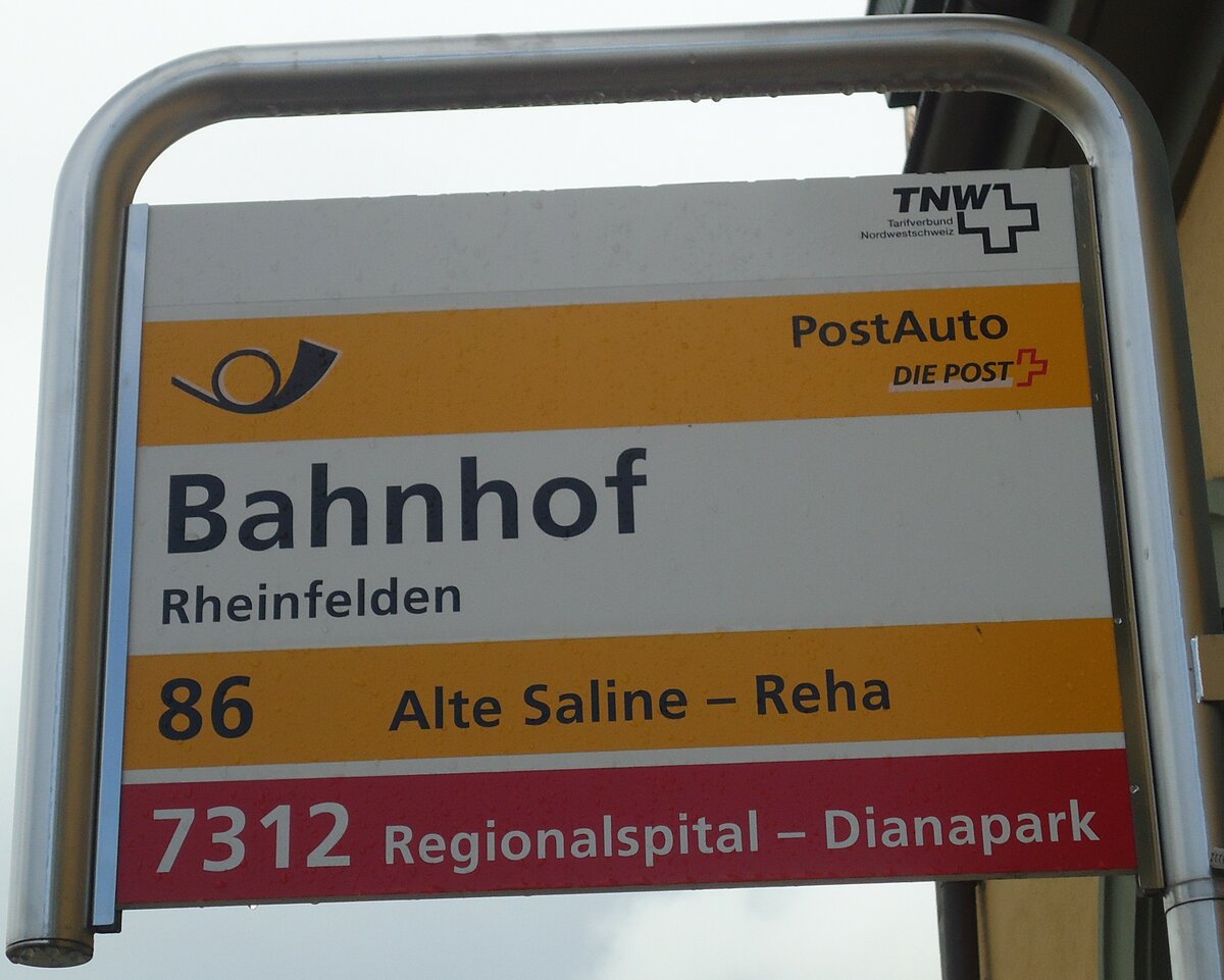 (138'679) - PostAuto/DB-Haltestellenschild - Rheinfelden, Bahnhof - am 6. Mai 2012
