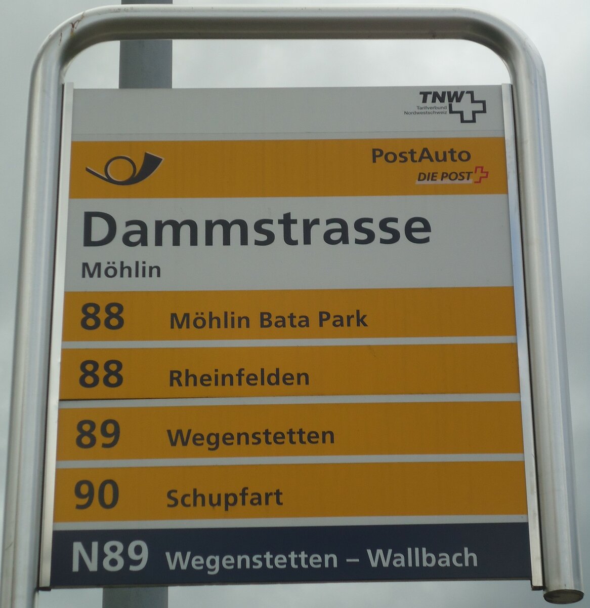 (138'694) - PostAuto-Haltestellenschild - Mhlin, Dammstrasse - am 6. Mai 2012