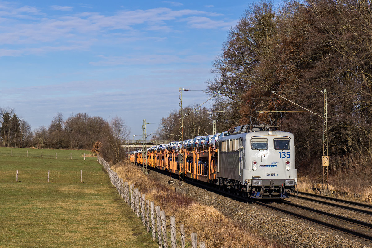 139 135 mit einem Autozug aus M�nchen kommend am 13. Dezember 2016 bei Vogl.