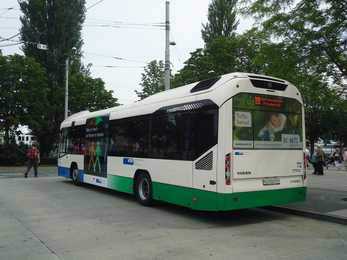 (139'103) - VBL Luzern - Nr. 72/LU 250'371 - Volvo am 27. Mai 2012 beim Bahnhof Luzern