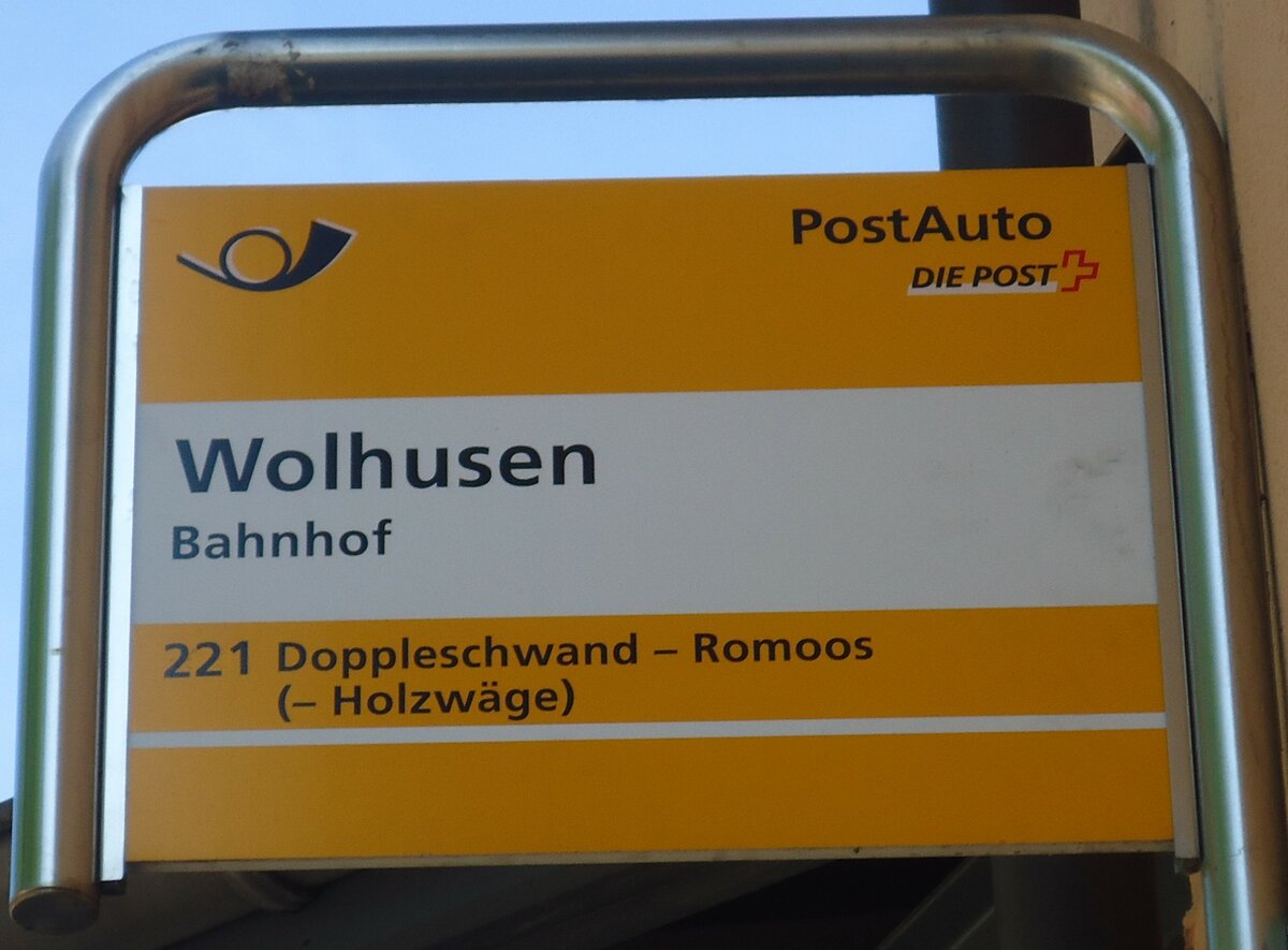 (139'286) - PostAuto-Haltestellenschild - wolhusen, Bahnhof - am 2. Juni 2012